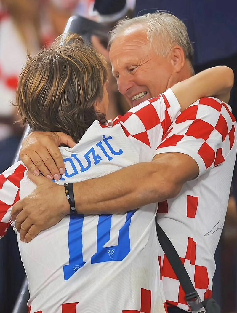 中超-卡扎伊什维利破门武磊赛季首球 海港1-1泰山