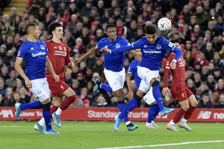 英超曼联和铁锤帮踢平，胖虎大力轰门式传球助攻达洛特种瓜得豆！