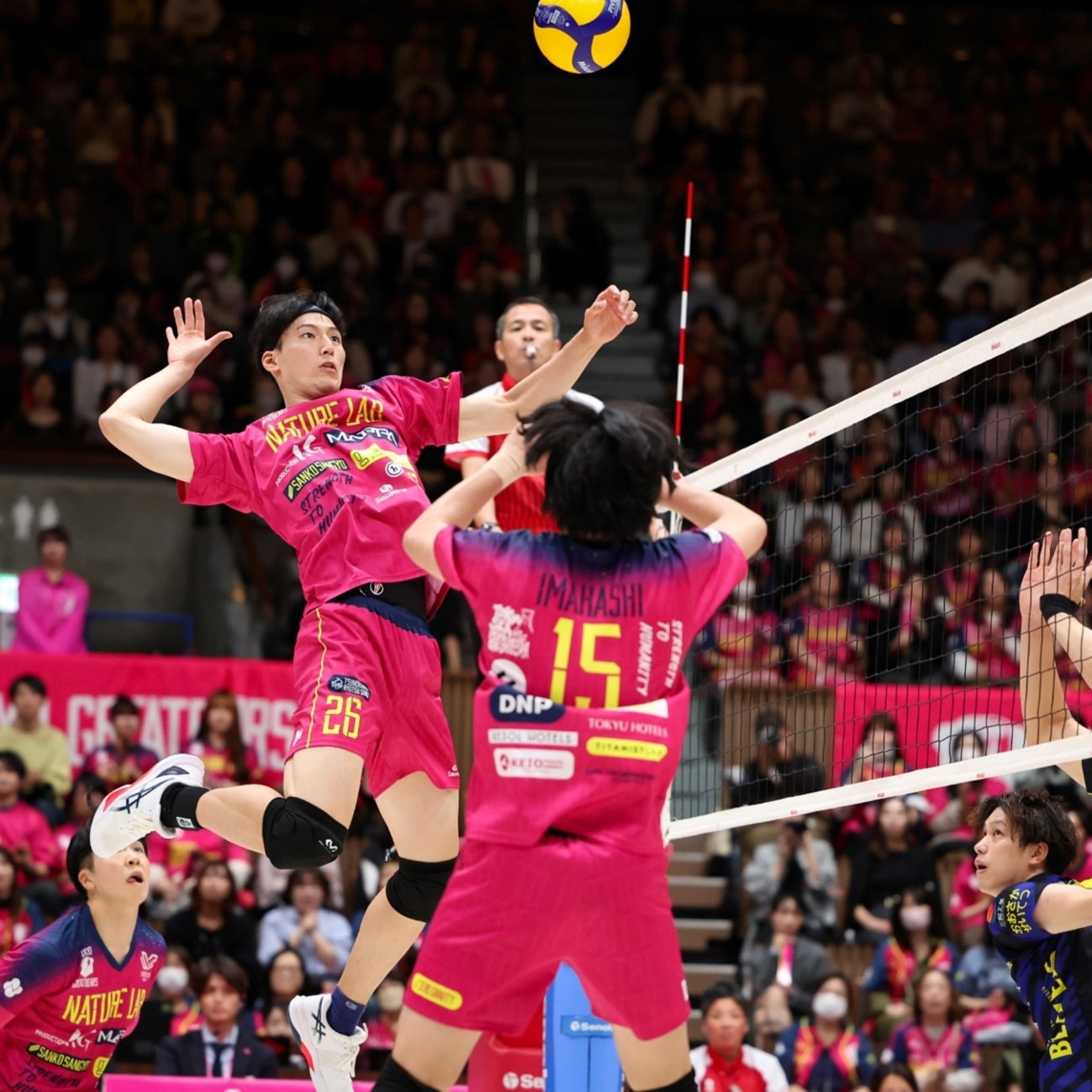 [欧冠]凯恩传射 拜仁2-0勒沃库森总分5-0进8强